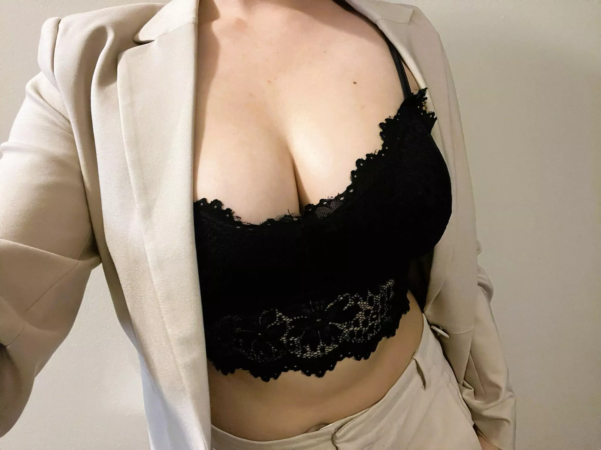 Before the work clothes fly of(f)