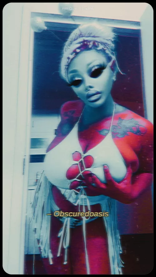 Busty Alien Babe 👽
