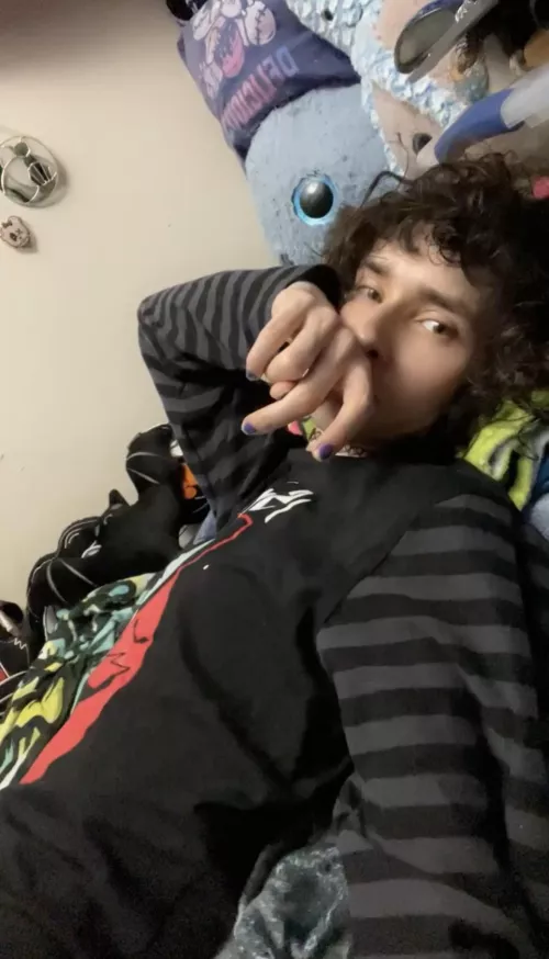 Cum play with me 🧸🗝️🚪💦