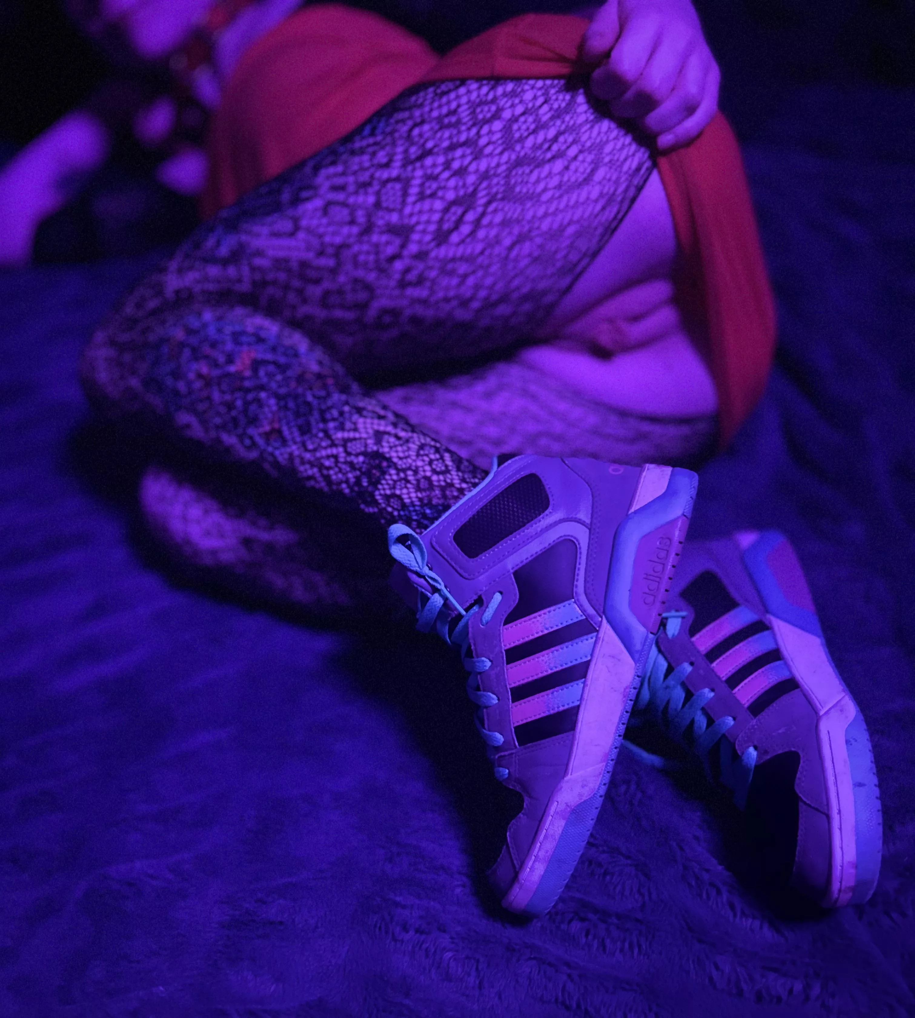 Daddy loves the fit of these sneakers on me… don’t you? 😚🐾