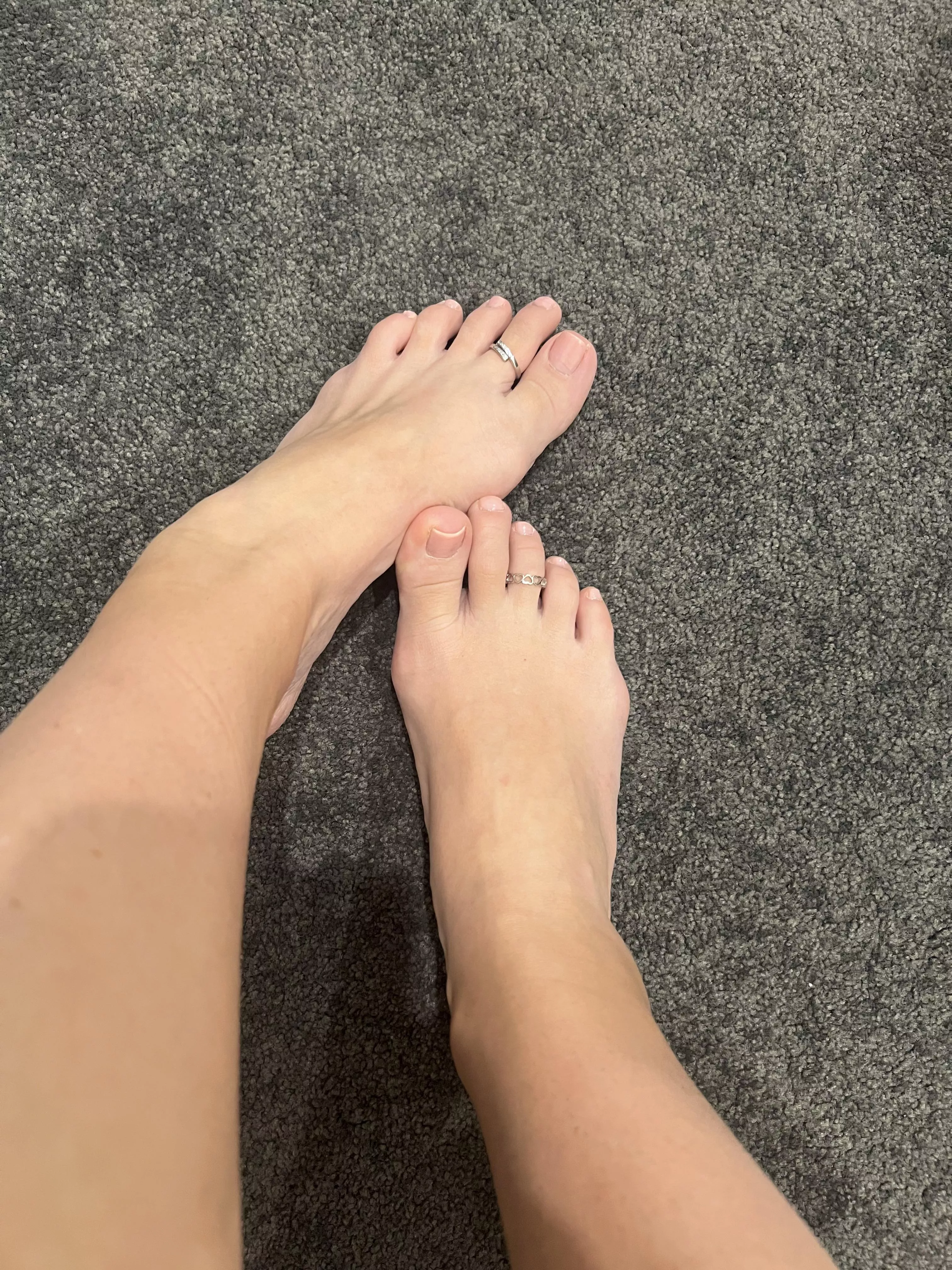Feeling very cute in these new toe rings 
