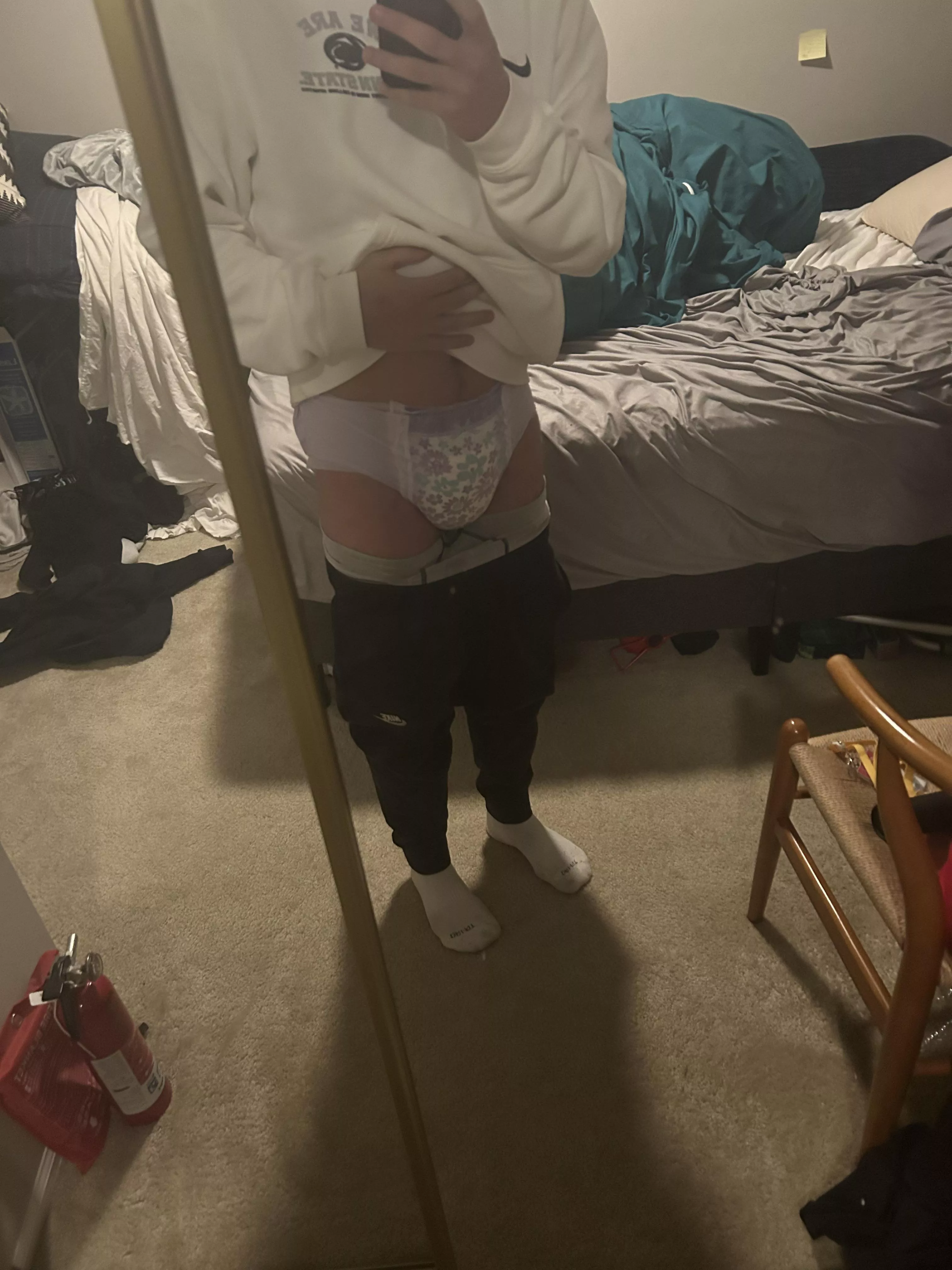 Going on a first date in three pullups 😳