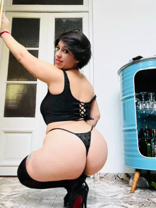 I love how little thongs look on my big ass