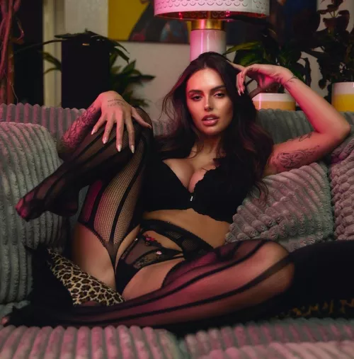 In black and it's all for you tonight 