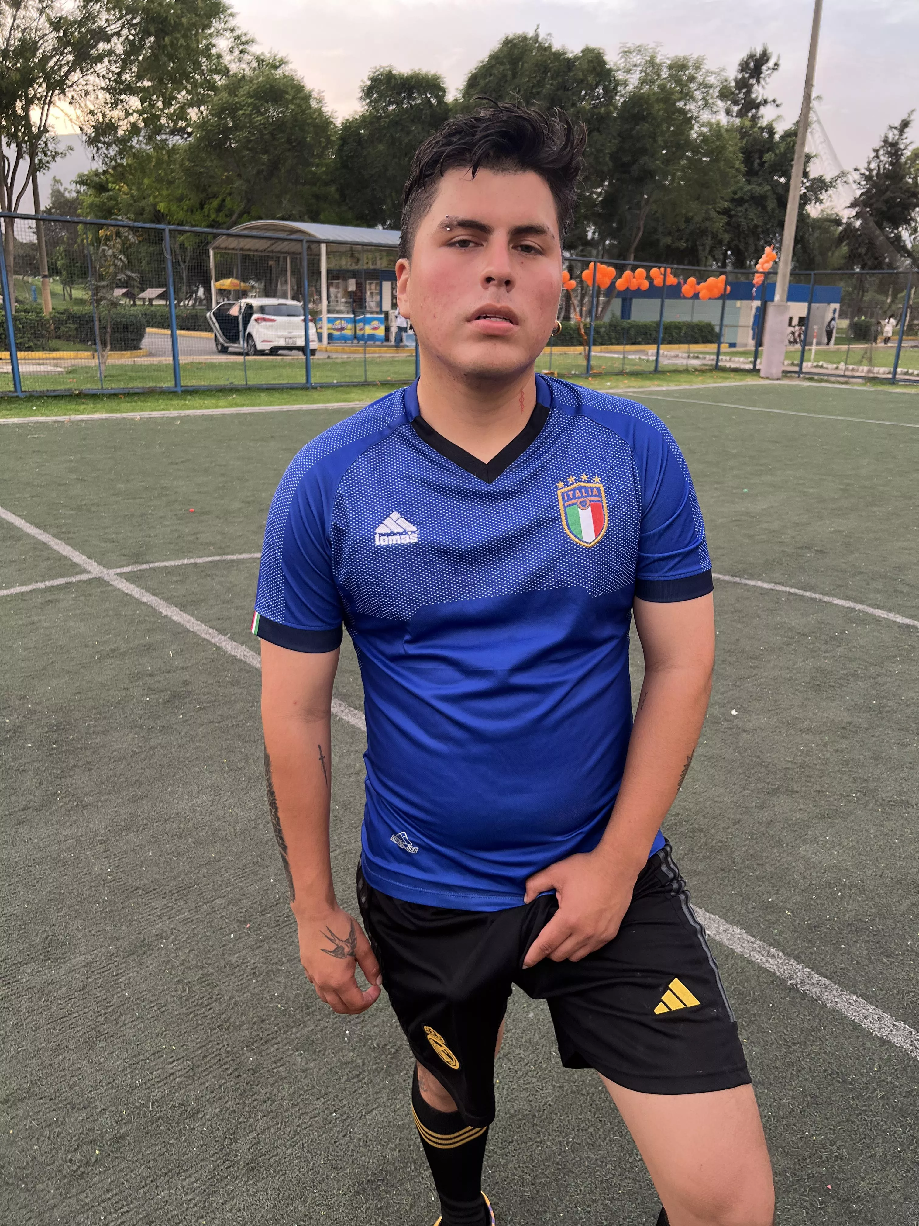 In football, I read every play before it happens. But off the field, I prefer you try to guess what I’ll do when I’m naked and my bulge is hanging between my legs ⚽️😈