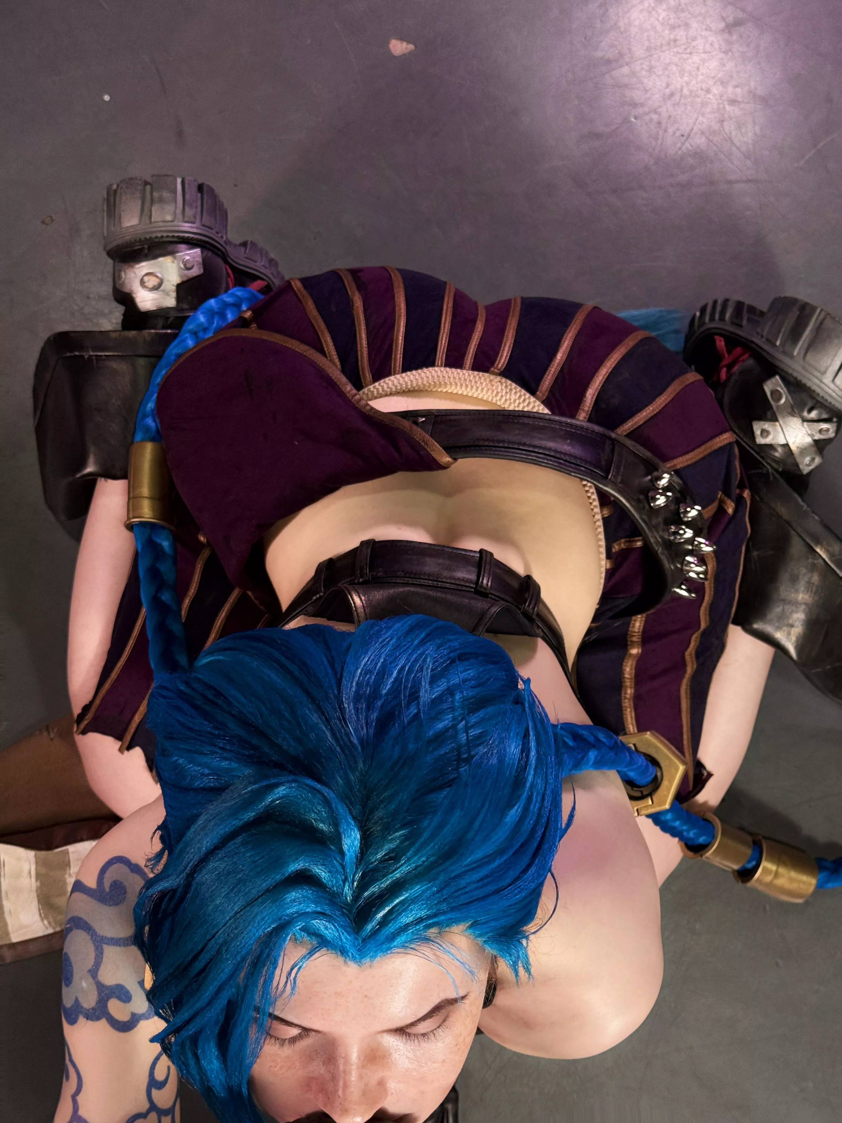 Jinx from League of Legends cosplay by Neyrodesu 