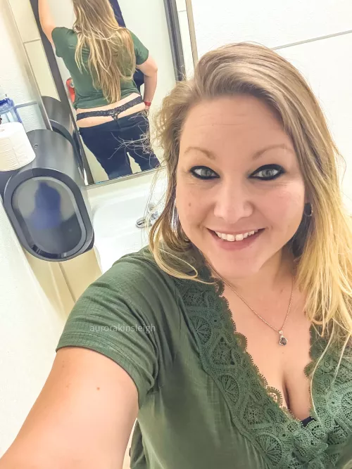 Let’s mess around in the bathroom at work 