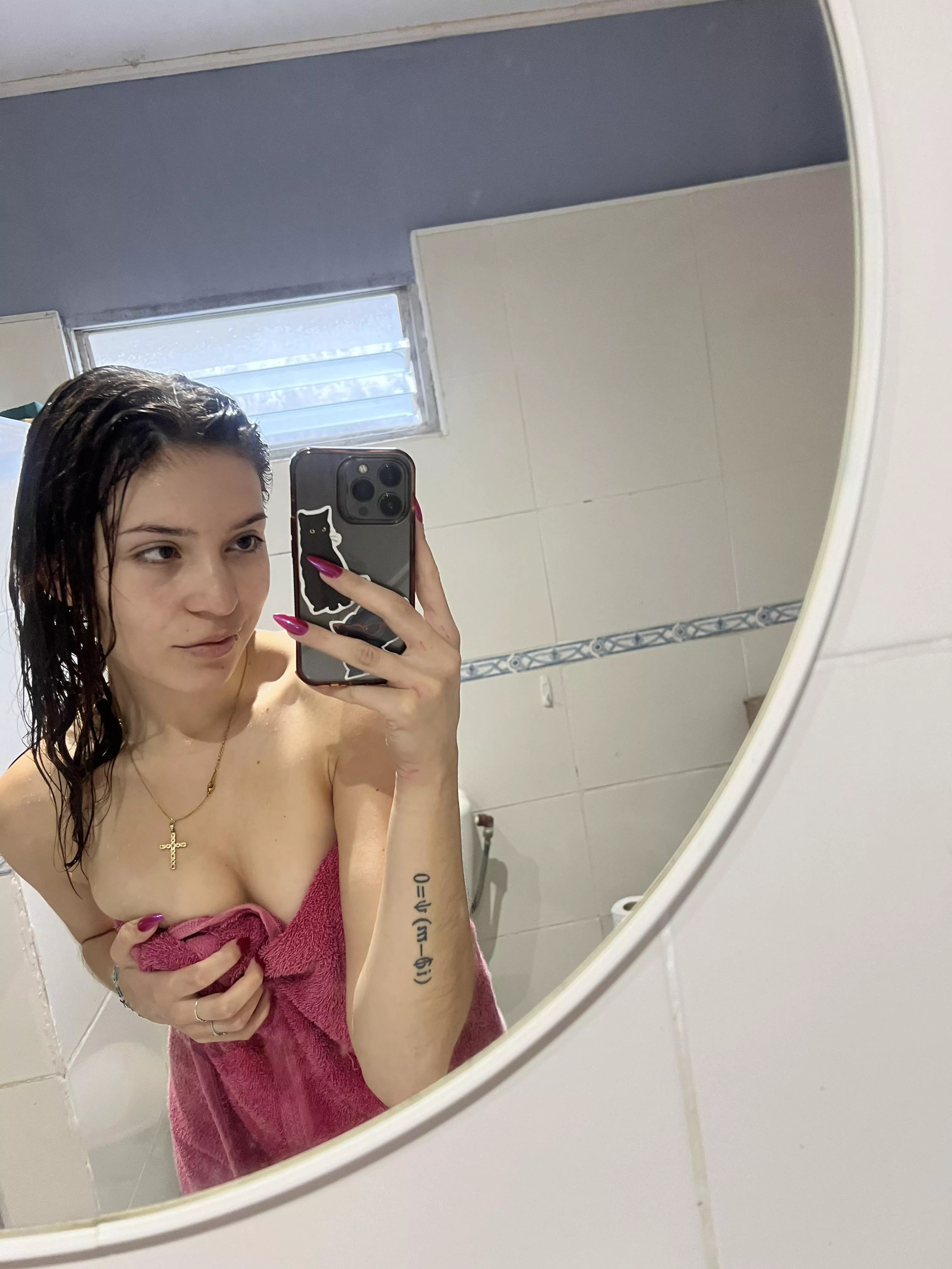 Looking for an older guy who will let me grind and slide on top of him! i can’t wait to service your cock and be your dirty little secret and your naughty obsession!. i'm clean and on the pill