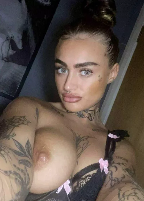 love showing off my boobs here