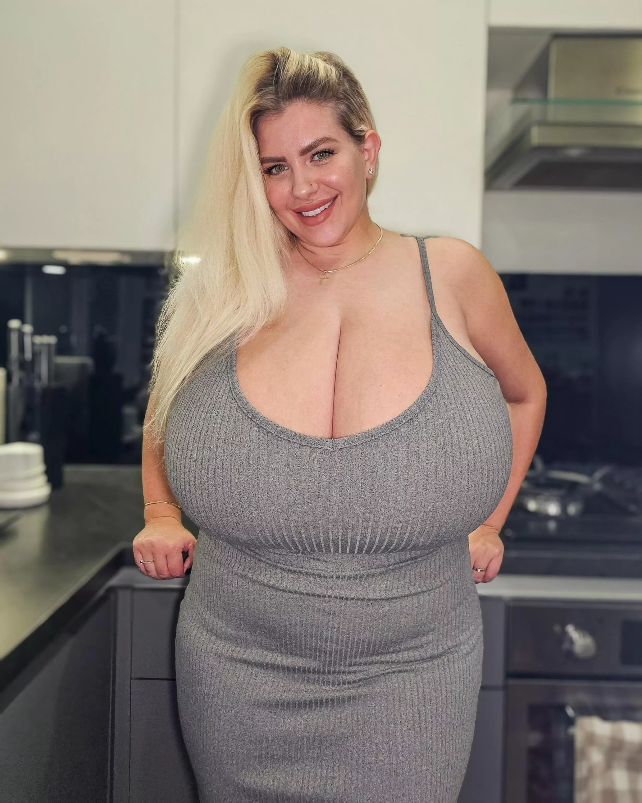 Making cookies for Santa. 🎅🏻 What's your favorite Christmas dessert?! 😋