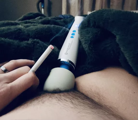 My nightly routine… cigarettes and orgasms 😍🚬 this milf loves to cum 😍