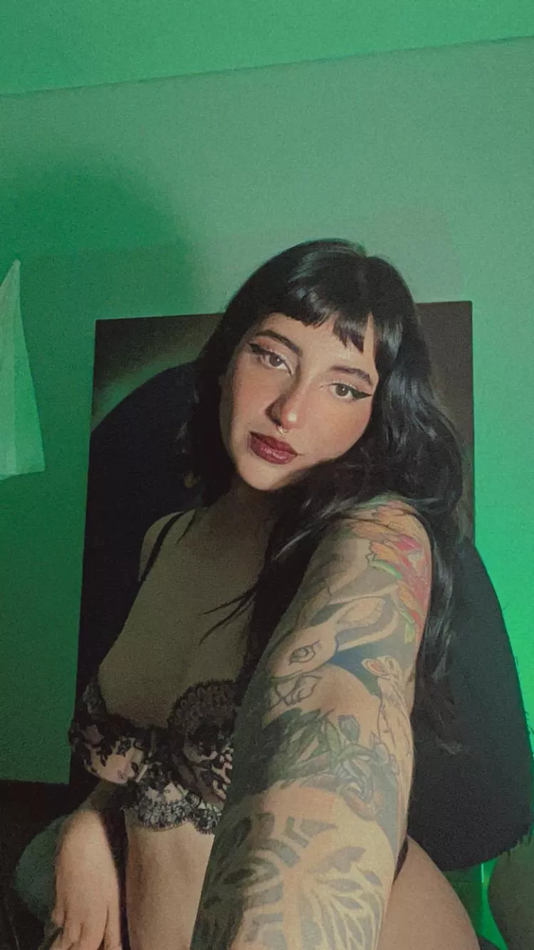 [Offer] December is often a very complicated month because of what these dates mean, but I promise you that you won't go through any of that and it will be the best holidays of your life, so let's talk! Can verify if you want. 