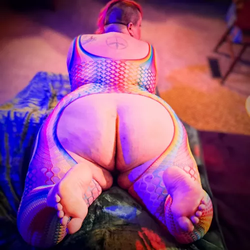 Perfect soft soles and a huge glorious ass