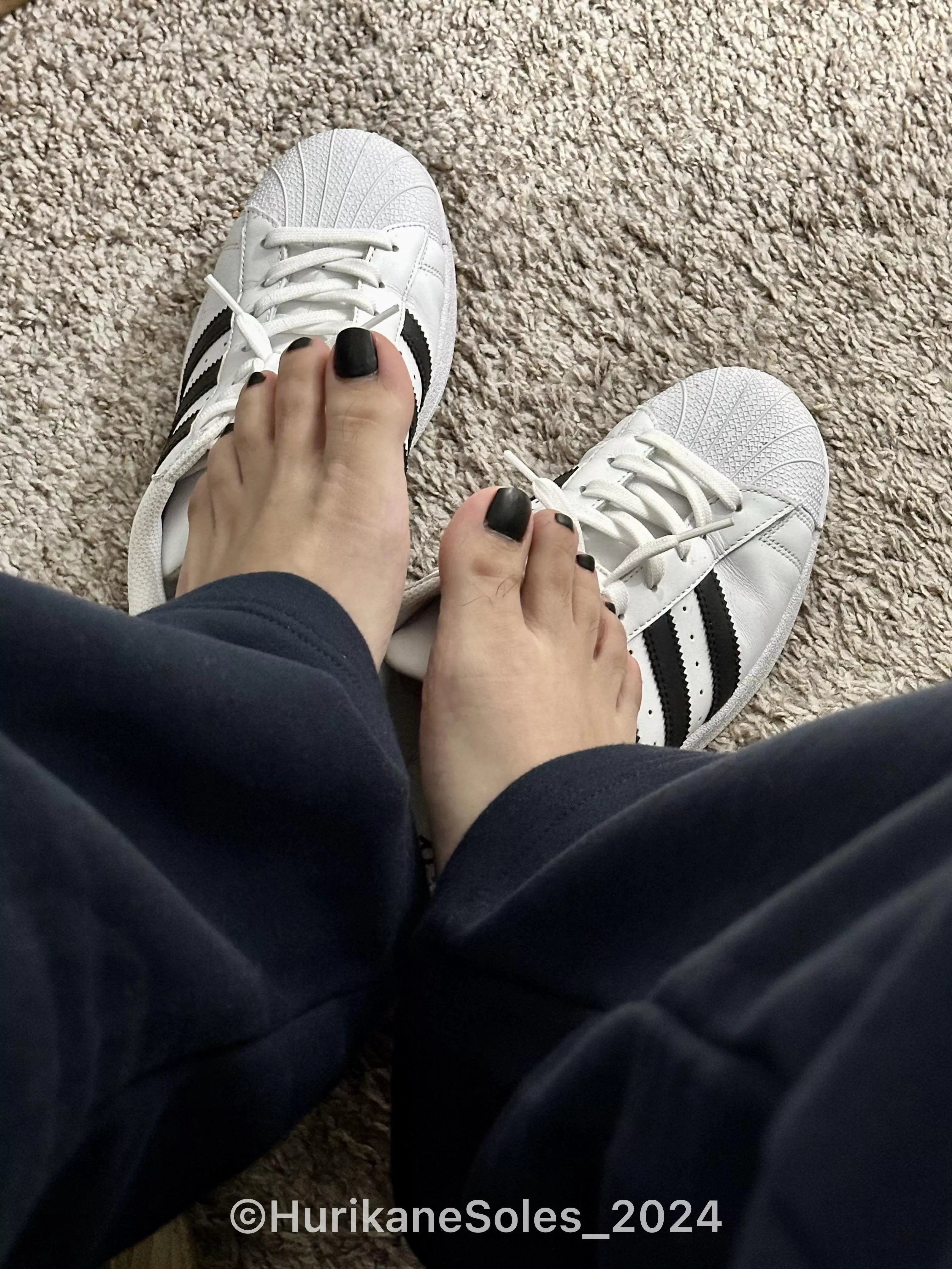 Team Shoes, no Socks!