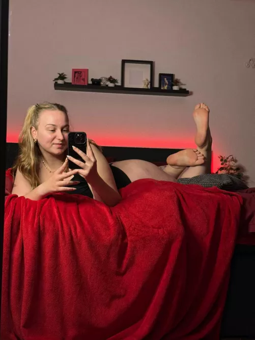 The good thing about big feet is that you have more to wipe off with your tongue