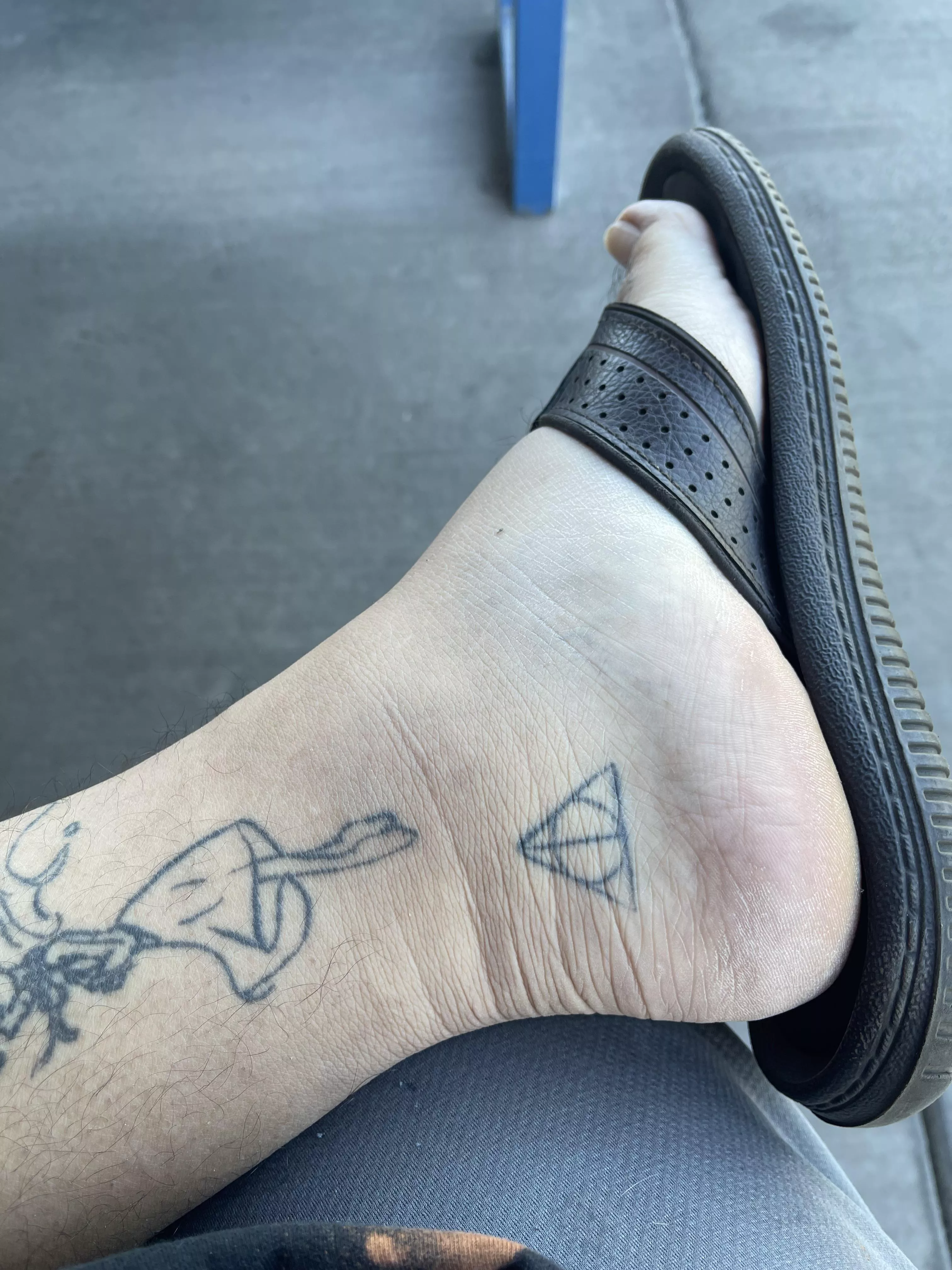 Who likes guys in flip flops 👌🏽