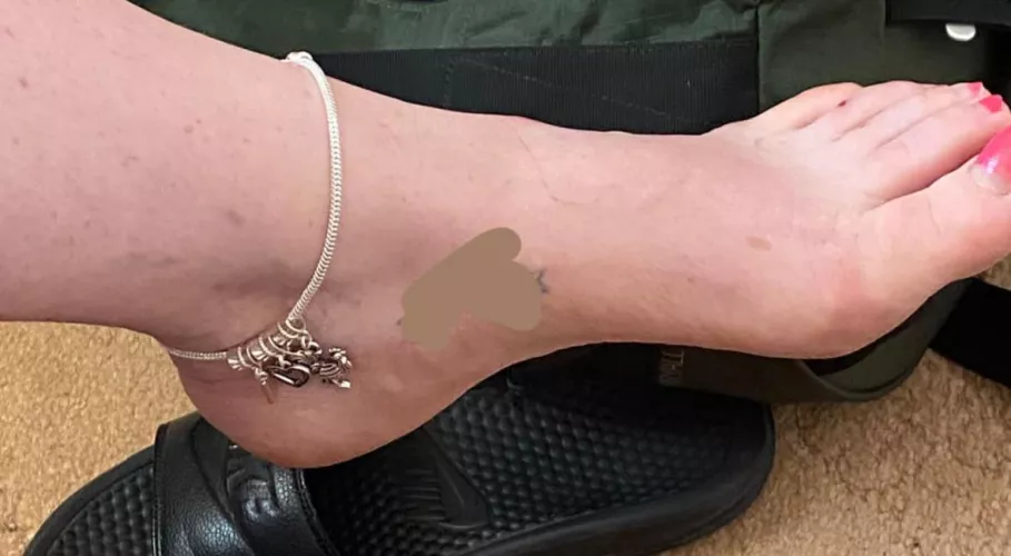 wifes feet and anklet