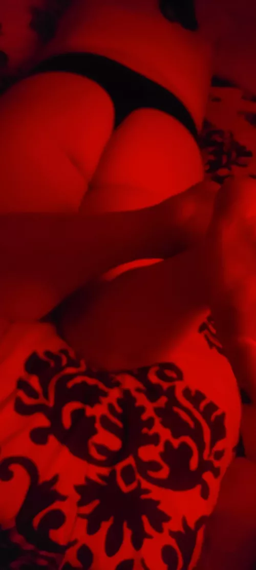 Would there be any single ladies who would want to help me make my hubby's birthday 🎂 special? 