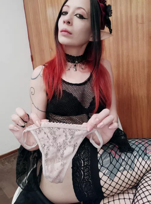 Your uniform today is that you wear my ex -partner's underwear. I think it stinks a lot.