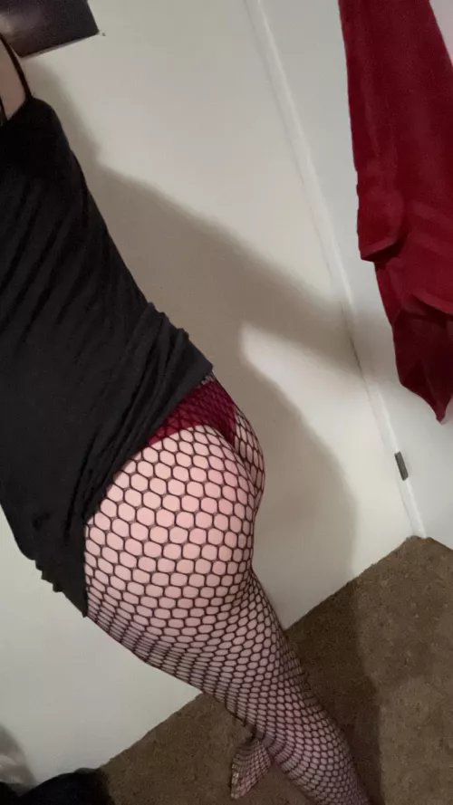 [28] anyone into cross dressers? :)
