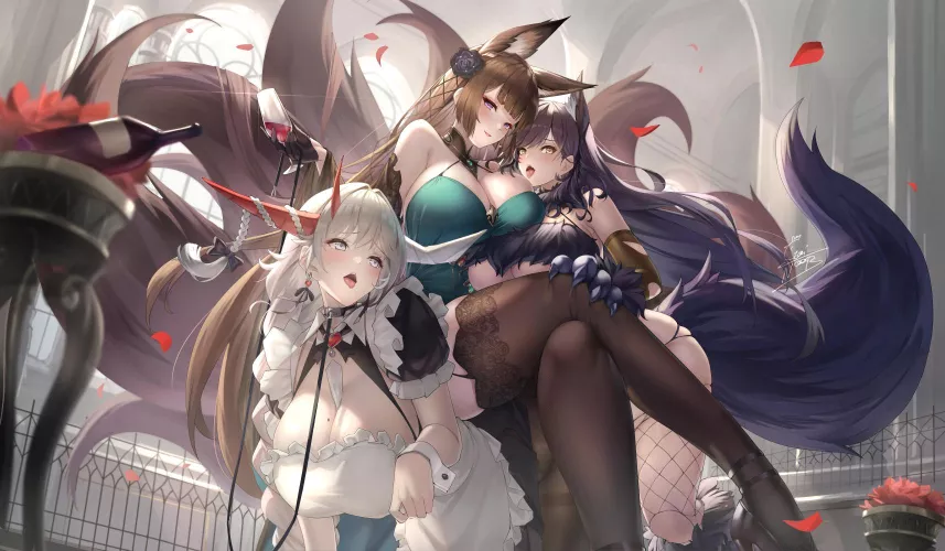 Amagi using Hakuryuu as her throne with Atago as pet