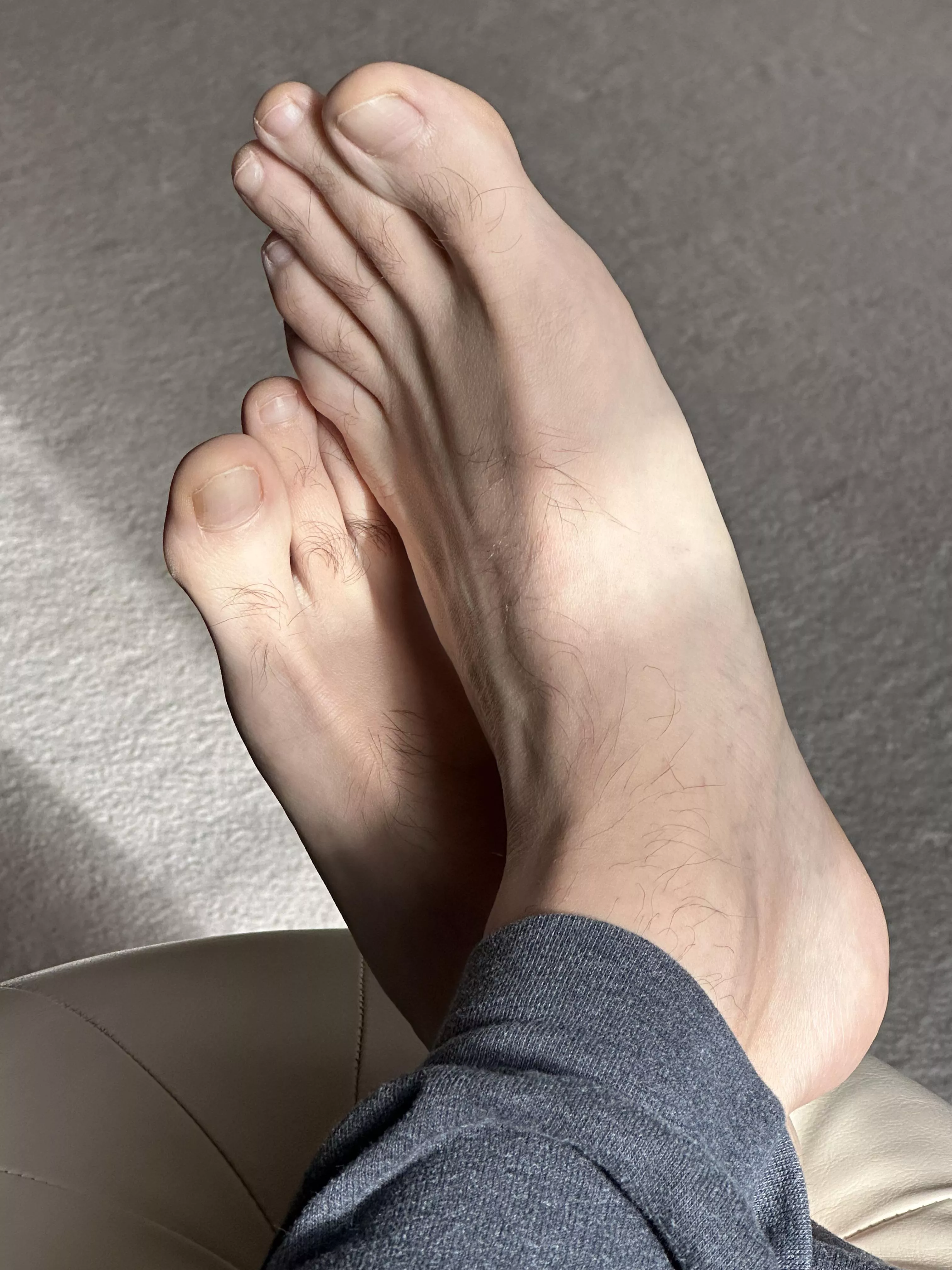 Bare feet and sweatpants ❤️
