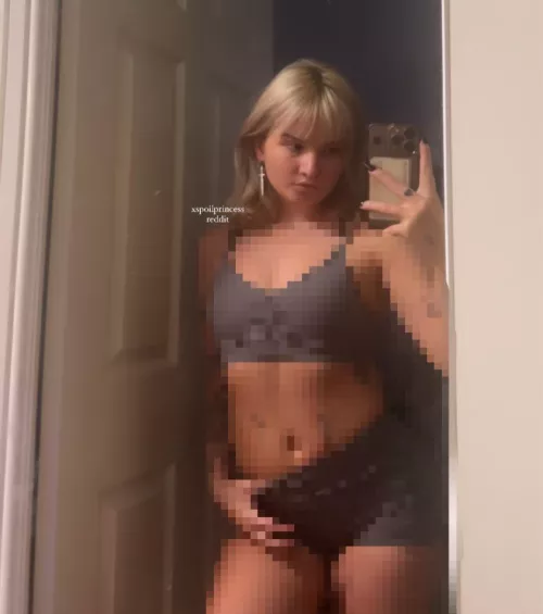 beta’s don’t deserve to see my toned gym body