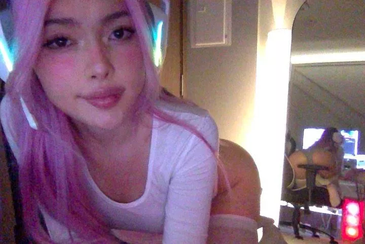 Can you fuck this Asian doll without falling in love?