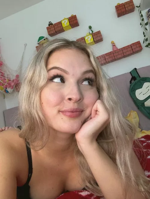 come inside my nerd cave so we can cuddle and watch anime