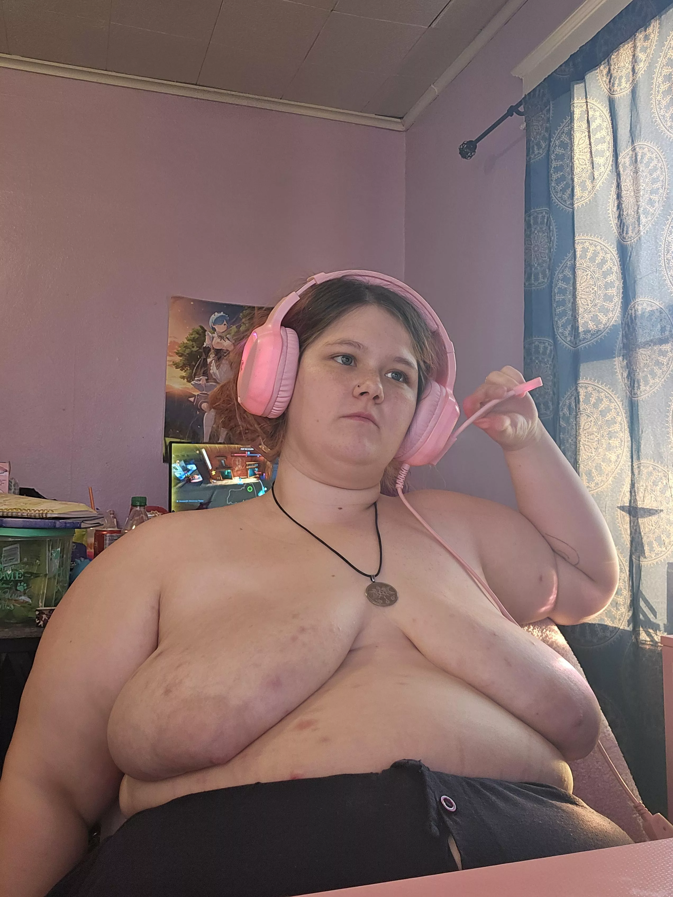 Cum watch me play games