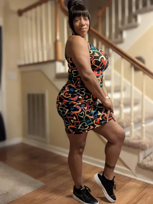 Damn this dress makes my booty look good!!!