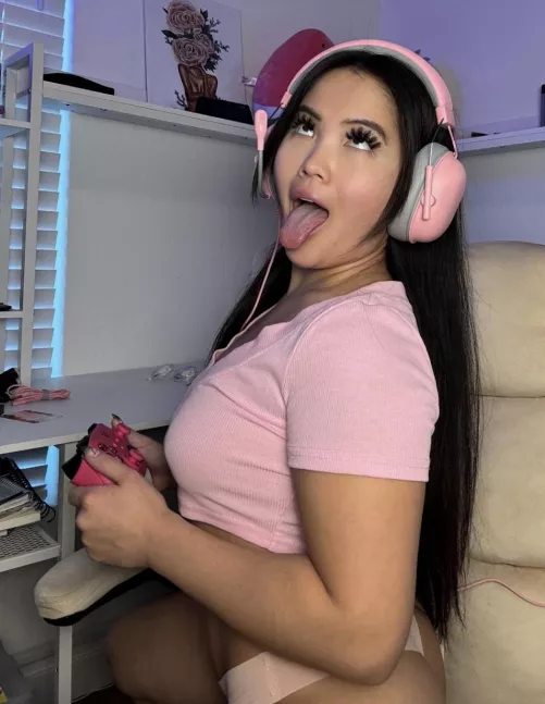 Do u want to put your cock in my mouth?