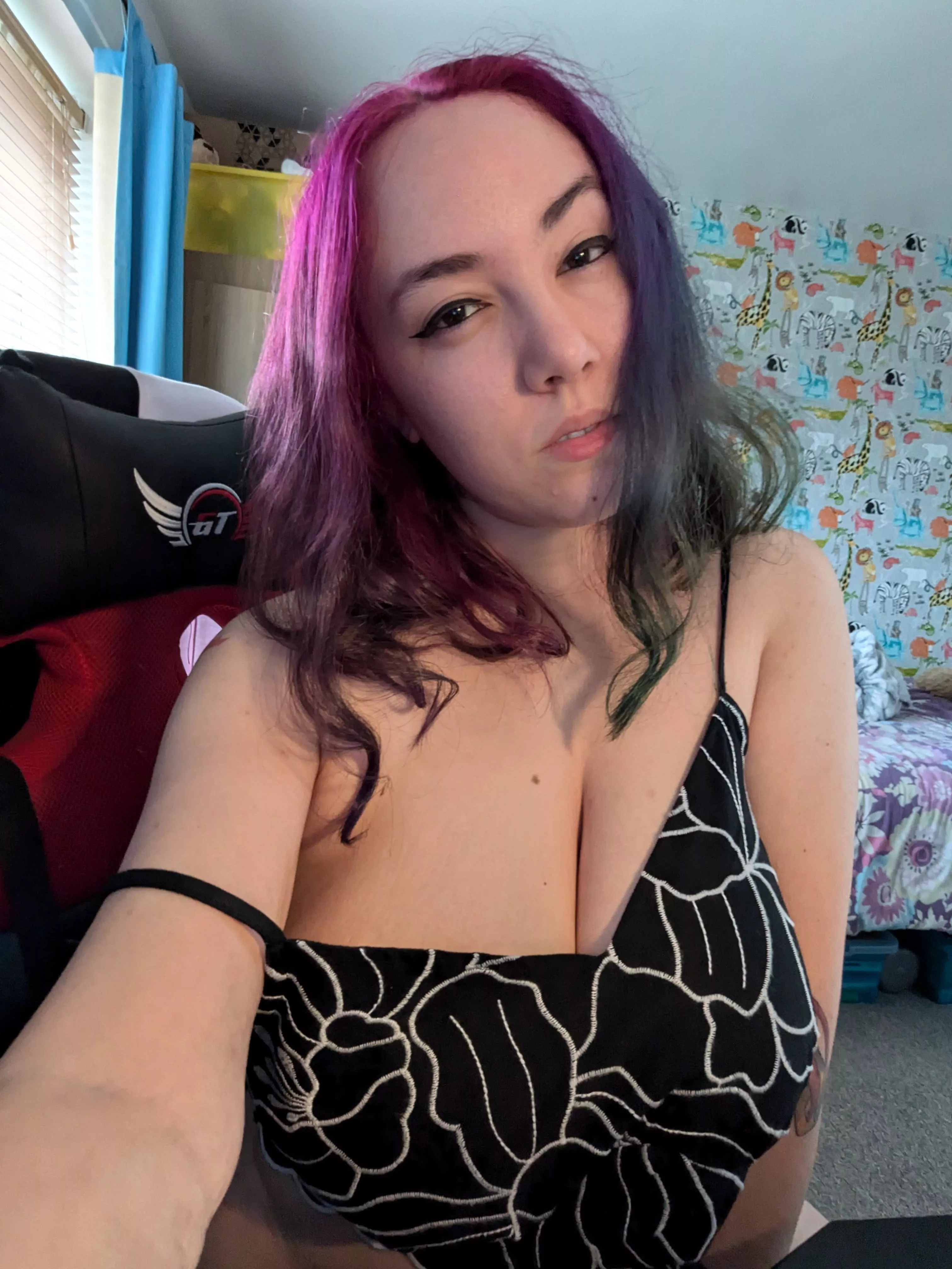 Egirls that colour their own hair are often freaks... Just saying