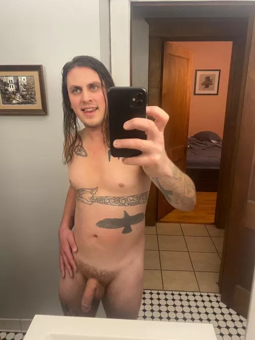 Enjoy this simple mirror nude 😘