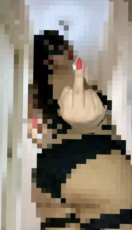 Every pixel of my image makes you yearn for more and more. I am your unattainable goddess!