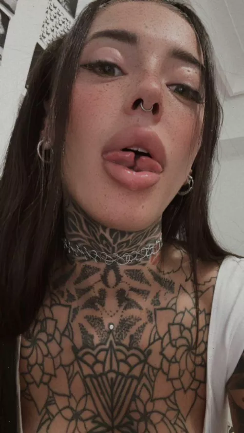 from 1 to 10 you think I look super gorgeous?