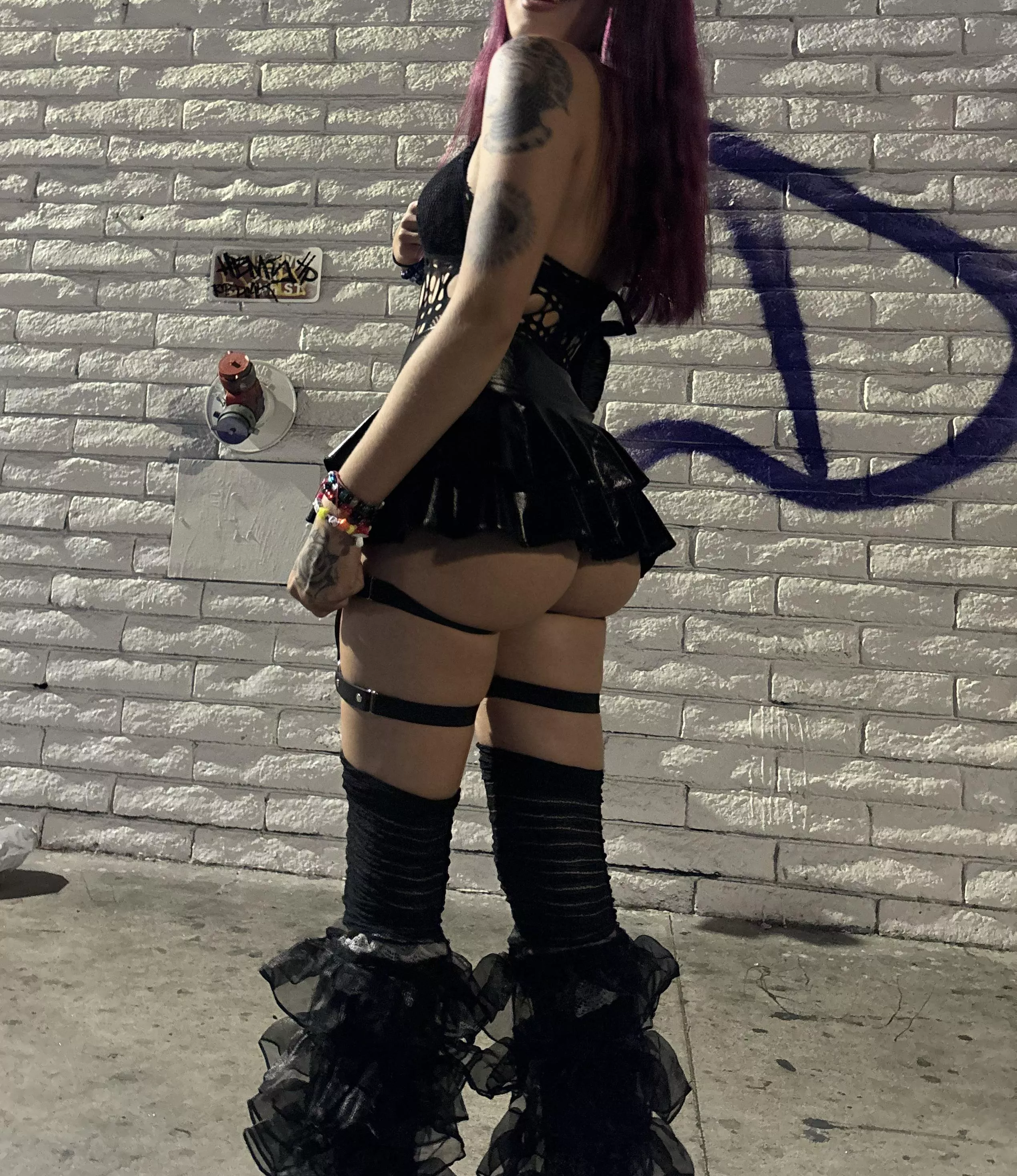 Going to an underground rave 🍬