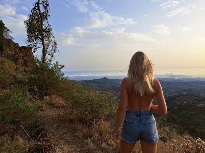 Good topless morning 