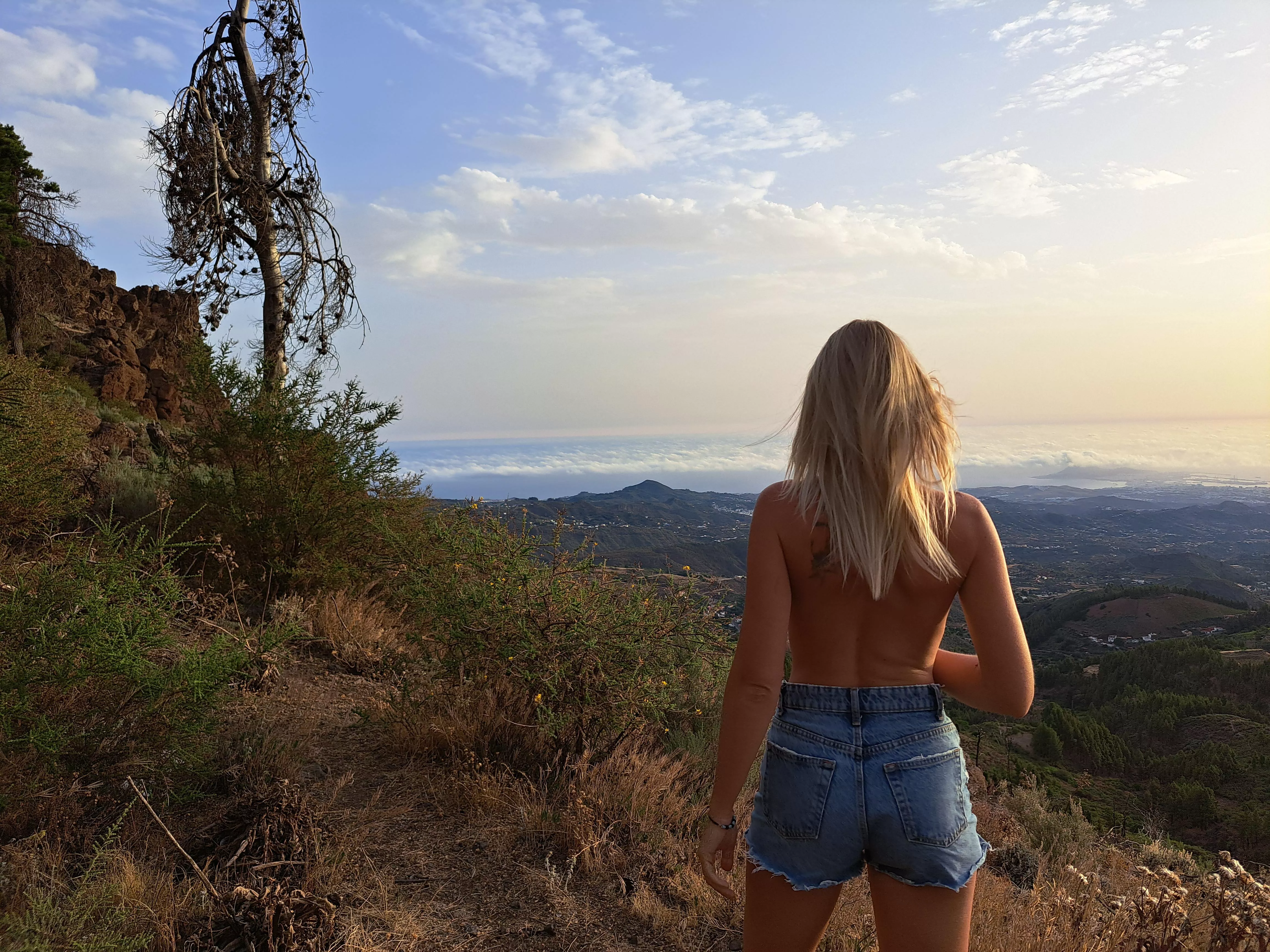 Good topless morning 