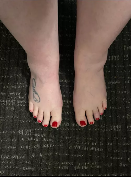 Her Nude Little Feet 😜