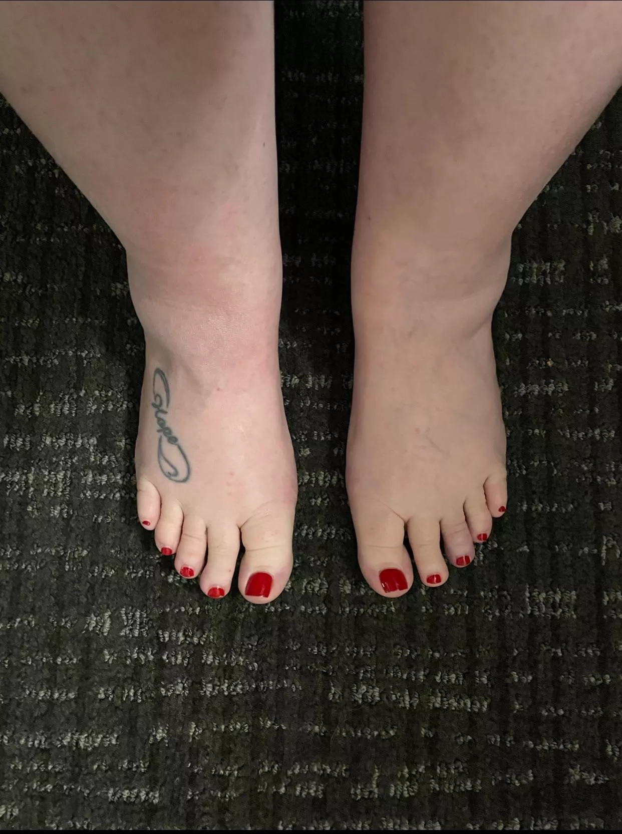 Her Nude Little Feet 😜