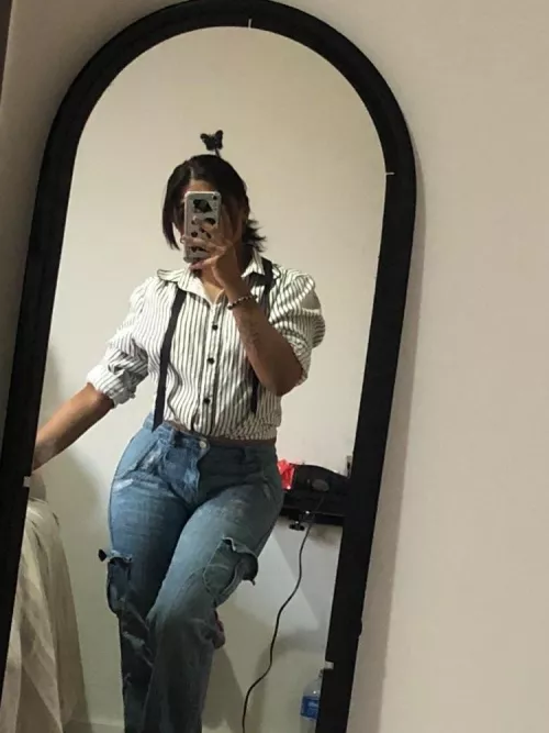 Hi I’m alone tonight in my room 