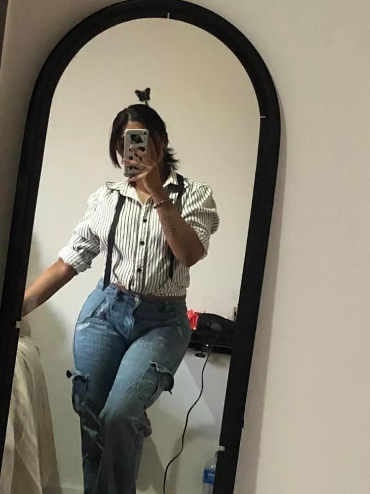 Hi I’m alone tonight in my room 