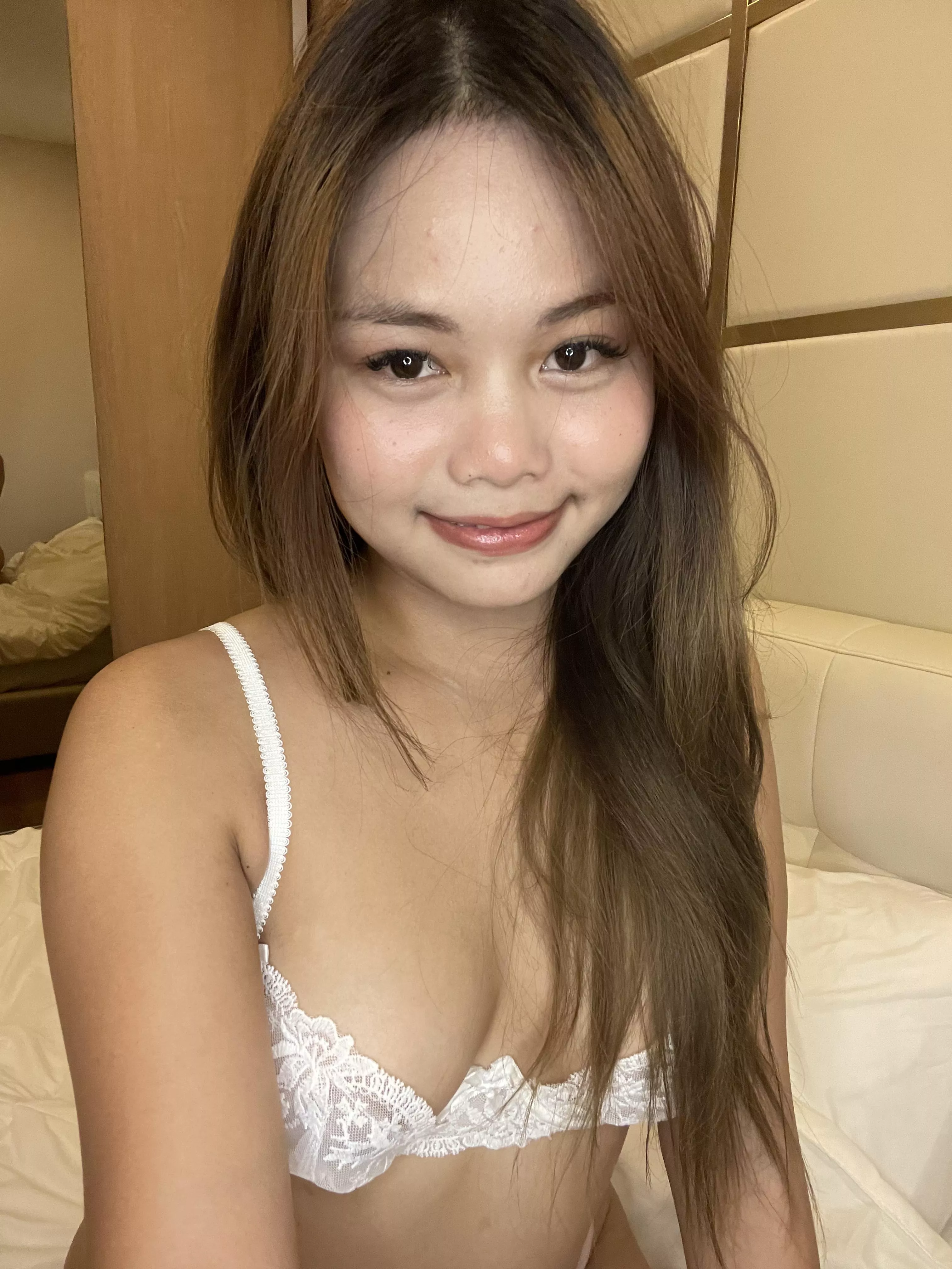 Hi I'm your 18yrs old naughty Asian babe