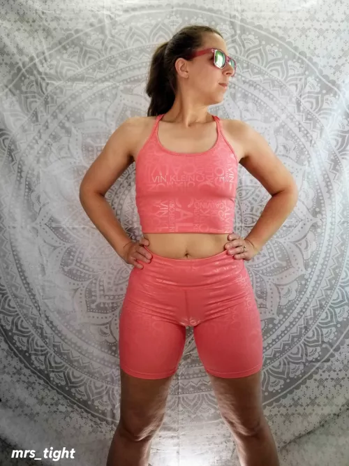 How's my mom bod workout outfit? 🏃‍♀️