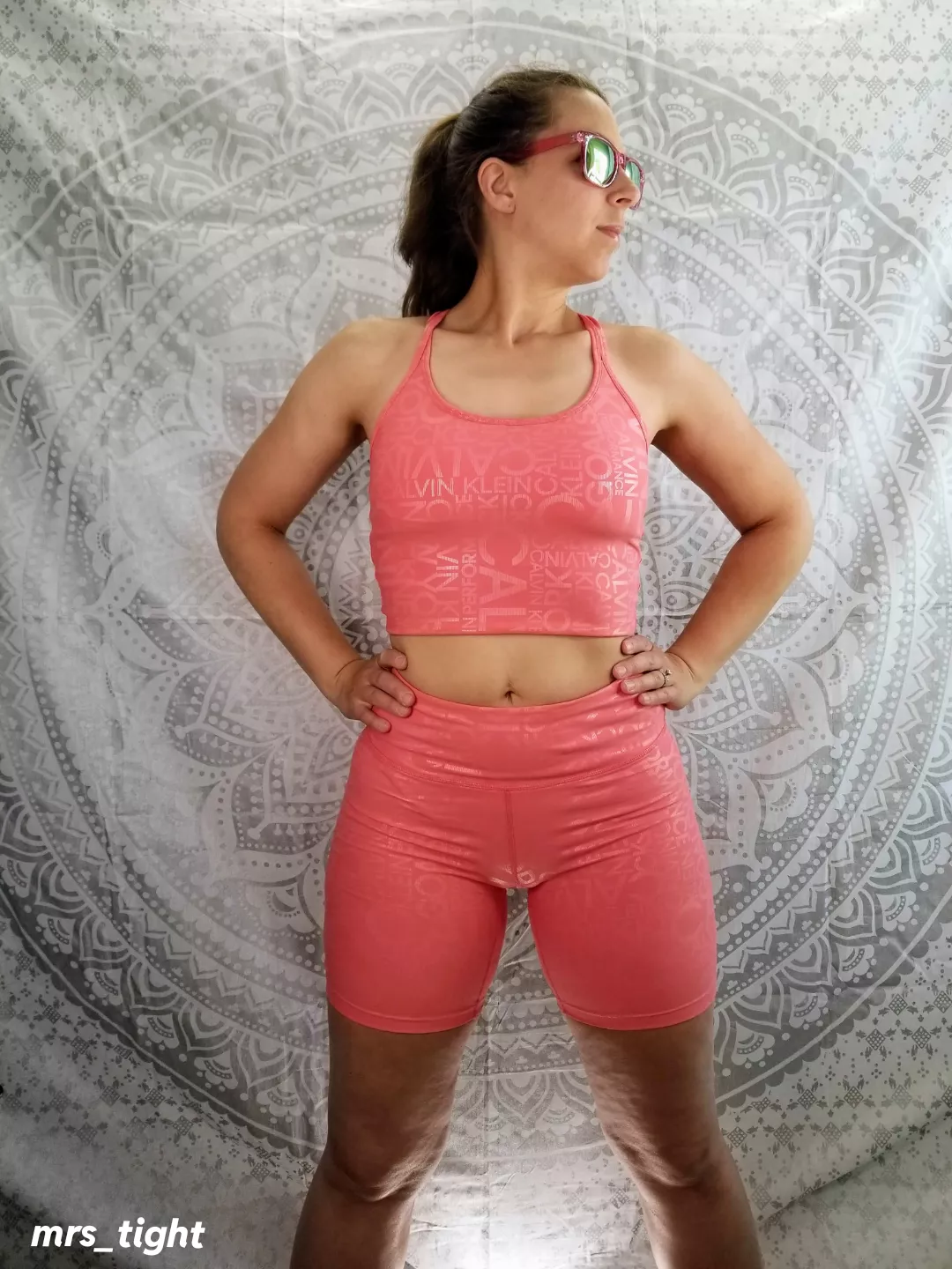 How's my mom bod workout outfit? 🏃‍♀️