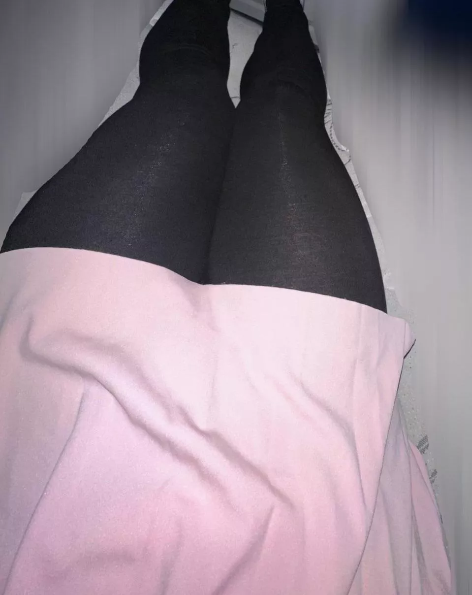 in my skirt and leggings