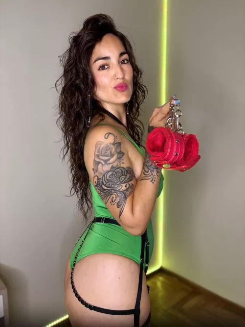 It remains only to tie the hands
