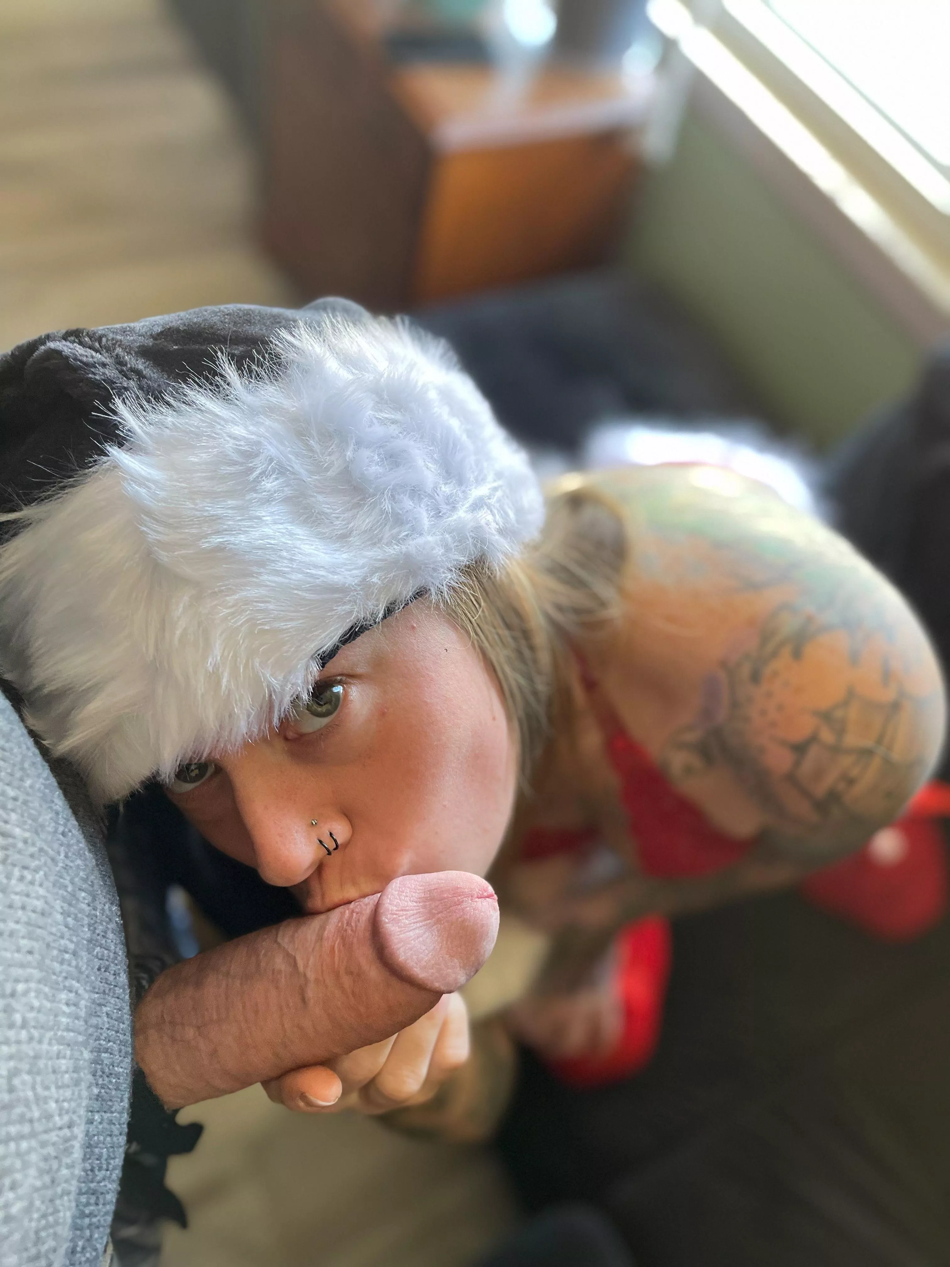 Kisses for Santa's dick