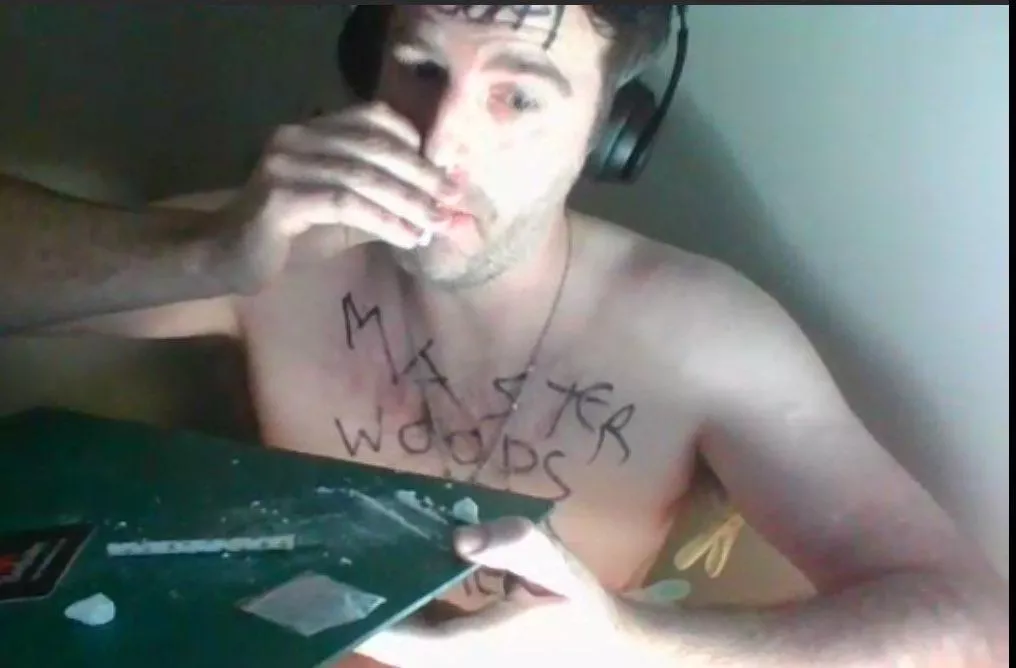 Look at this coke fag worship me